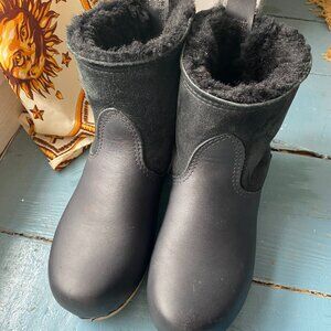 No.6 Pull-On Shearling Clog Boot on Mid Heel in Black Suede